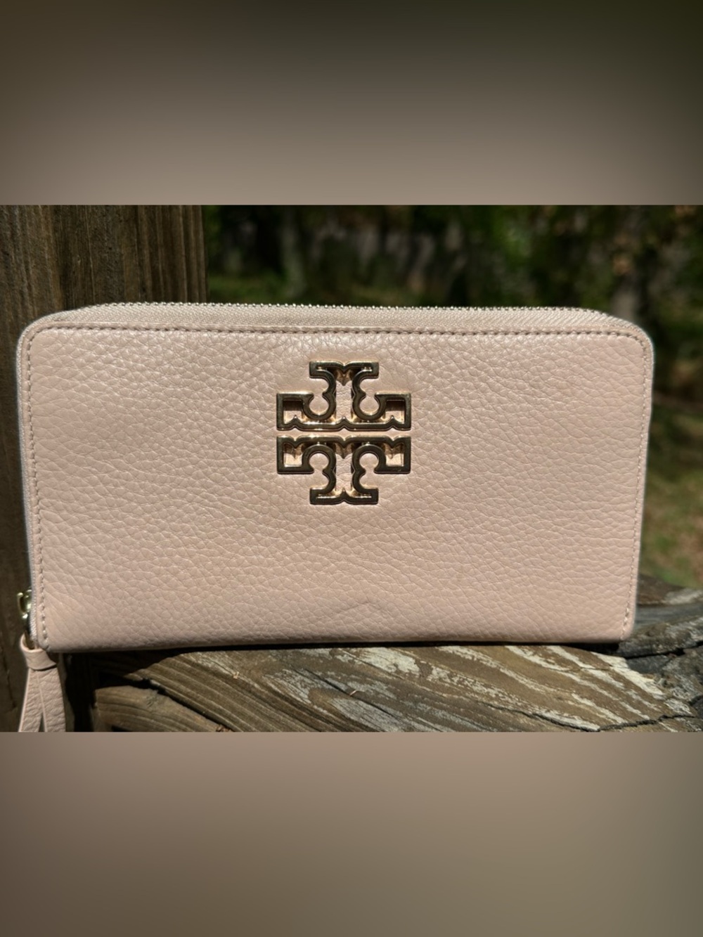 Tory Burch Zip Around Wallet EUC